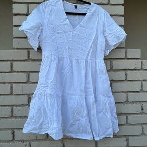 Fancyinn V-neck Tiered Mini Dress in White - Size Medium
